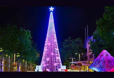 Canberra, AU Christmas Tree Achieves World Lighting Record