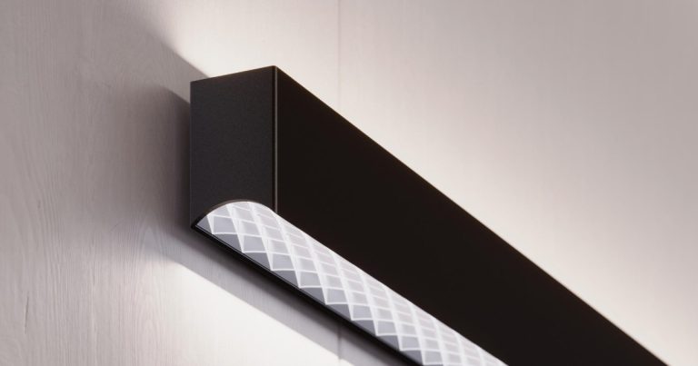 Beta-Calco: LE LOUVRE - Continuous Wall Luminaire