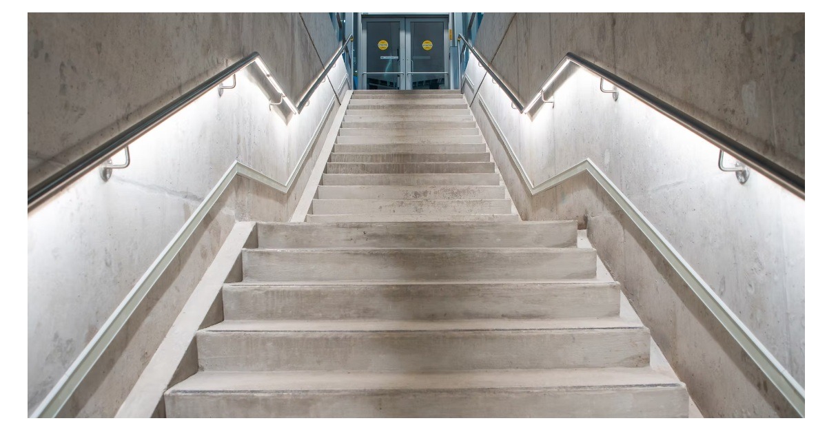 Omnilumen: Artec Illuminated LED Handrail
