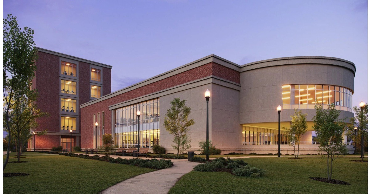 Infrastructure Lighting Fixtures: Why Scale Matters