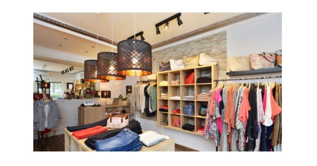 Provides a Simple Guide About Spotlights vs Floodlights to Help You Understand the Differences