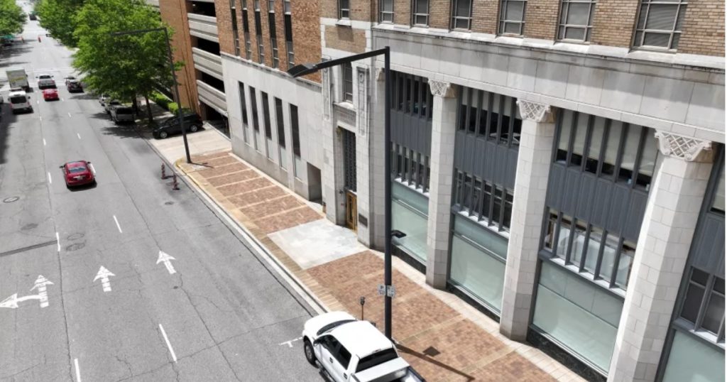 Oct 8, 2025 - Cooper Lighting McGraw-Edison GALN Galleon II 1